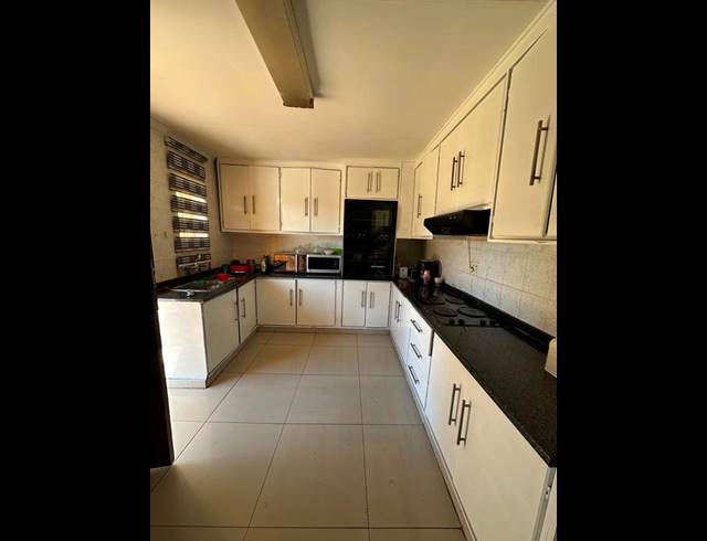 6 BEDROOM HOUSE FOR SALE IN SHARON PARK